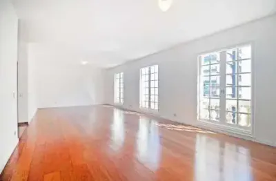 Apartamento á venda de 272 m², com 4 quartos e 2 vagas no bairro jardim paulista.