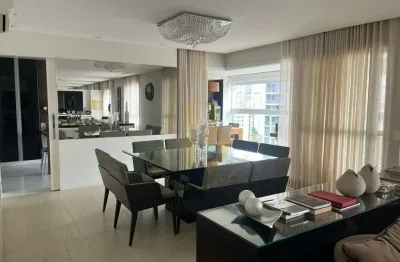 Apartamento com 210m² com 3 suítes para locação por r$30.000,00