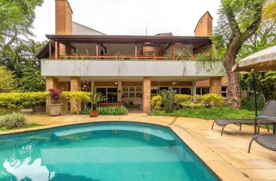 Espetacular casa em condomínio fechado, localizada no jardim cordeiro.