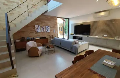 Casa com 400 m² de área construída, 5 quartos sendo 3 suítes à venda no bairro vila madalena.