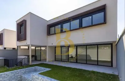 Casa nova em condomínio fechado, 541m², 4 suítes, 4 vagas e piscina, no jardim cordeiro.
