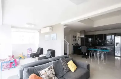 Apartamento iluminado, em andar alto, localizado no campo belo.