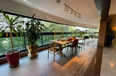 Apartamento com 385 m², úteis com imensa varanda e  6 vagas localizado no coração do panamby