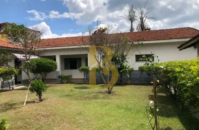 Casa à venda de 220m², em terreno de 1000m² no bairro alvinópolis - atibaia