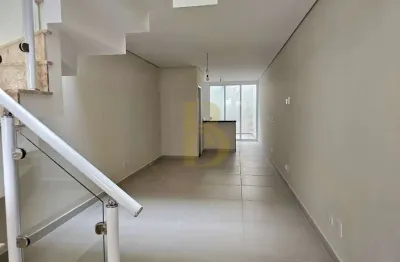 Sobrado com 3 suítes, fino acabamento e localização privilegiada