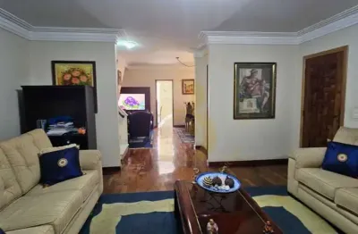 Casa á venda  de 190m²,com 3 dormitórios e 3 vagas no campo grande