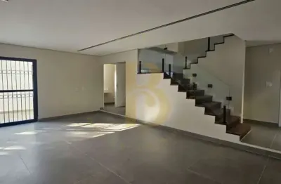 Casa á venda de 280m² privativos, 5 quartos, 3 suítes, e 4 vagas, piscina, na city campo grande,