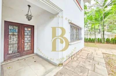 Casa á venda de 550m² construído e 837m² terreno, com 04 suítes e 10 vagas no jardim europa