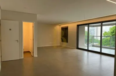 Apartamento á venda com 186m²,  3 quartos e 3 vagas no campo belo.