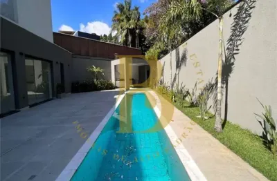 Casa com 900 m², 5 quartos sendo 5 suítes à venda no bairro jardim europa.