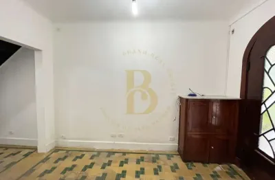 Casa comercial p/locação - 6 cômodos, 2 banheiros, 74m², 1 vaga