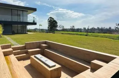 Casa de condomínio com 1000 m², 5 quartos sendo 5 suítes à venda no bairro vila martins.