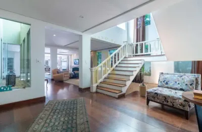 Excelente casa com 528 m², 5 quartos sendo 4 suítes à venda no bairro brooklin.