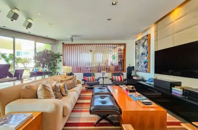 Cobertura duplex com 300m², 3 suítes e 4 vagas de garagem à venda no brooklin