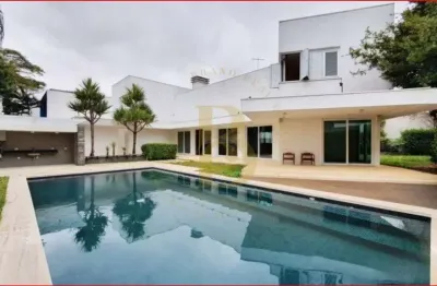 Casa á venda o jardim luzitania, 650metros, 4 quartos, 8 vagas, piscina, sauna e academia.