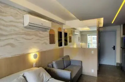 Apartamento em andar alto com varanda no bairro cerqueira cesar.