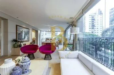 Apartamento espetacular, localizado em área nobre em moema.