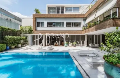 Casa com 973 m², 5 quartos sendo 5 suítes à venda no bairro Jardim Paulista.