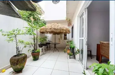 Casa com 255 m², 4 quartos sendo 3 suítes à venda no bairro pompeia.