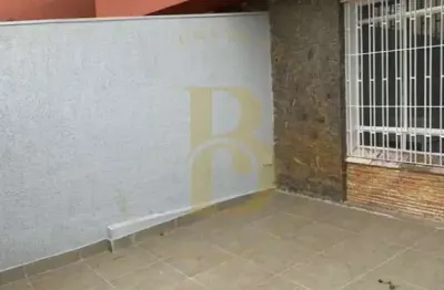 Casa com 160 m², 2 quartos sendo 1 suíte para alugar no bairro vila cordeiro.