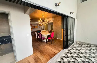 Cobertura reformada á venda de 180m², com 3 quartos e 2 vagas em moema. sp