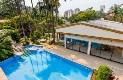 Casa com 750 m², 5 quartos sendo 5 suítes à venda no bairro jardim marajoara.