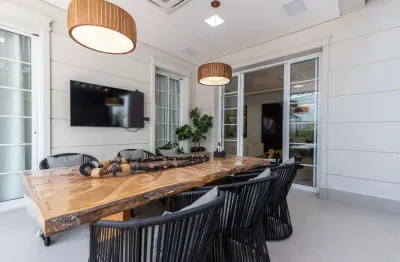 Casa de condomínio á venda com piscina e espaço gourmet, no jardim petrópolis, 4 suítes, 6 vagas.