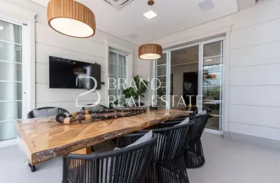 Casa de condomínio á venda com piscina e espaço gourmet, no Jardim Petrópolis, 4 suítes, 6 vagas.