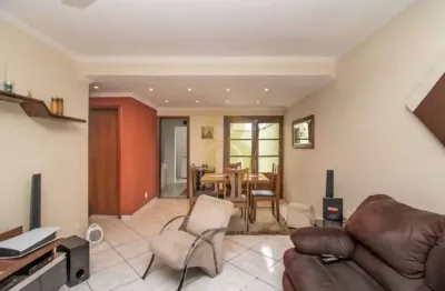 Charmosa casa em condomínio fechado, localizada no alto da boa vista