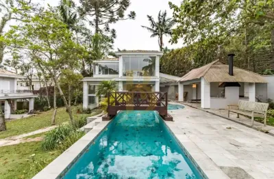 Casa de condomínio com 800 m², 4 quartos sendo 4 suítes à venda no bairro chácara flora.