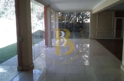 Casa de condomínio com conceito elegante e acabamentos únicos no alto da boa vista.