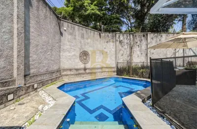 Linda casa com piscina privativa, em condomínio fechado, localizada na chácara monte alegre.