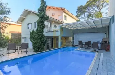 Casa de alto padrão no brooklin com 690m², 4 dormitórios, piscina aquecida e área gourmet completa'