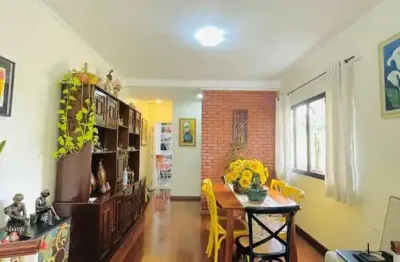 Casa assobrada com 168 m² com 4 quartos sendo 2 suítes  no bairro vila da saúde.