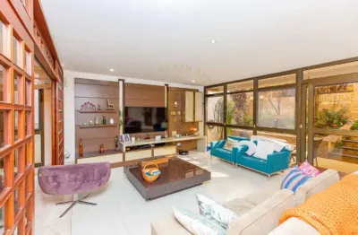 Casa com 352 m², 5 quartos sendo 3 suítes 4 vagas no jardim da saúde.