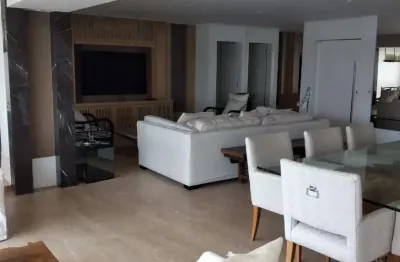 Apartamento com 300 m², 4 suítes e 5 vagas de garagem  no bairro vila nova conceição.