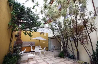 Casa de condomínio em excelente localização no alto da boa vista.