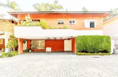 Excelente casa em condomínio fechado, localizada no brooklin.