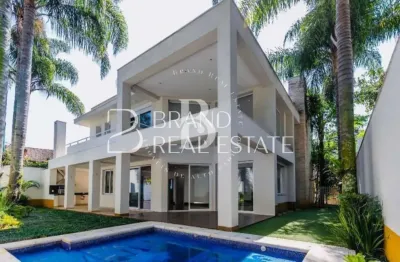 Casa em condomínio fechado, em localização nobre no alto da boa vista.