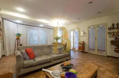 Casa com 300 m², 5 quartos sendo 2 suítes à venda no bairro paraíso.