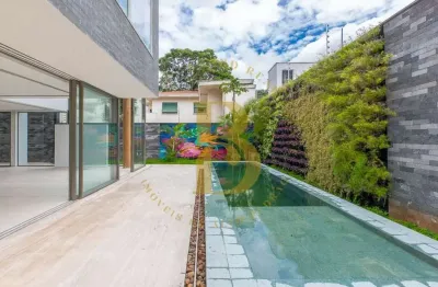 Casa em condomínio fechado para locação de 780m², 04 suítes e 05 vagas em moema