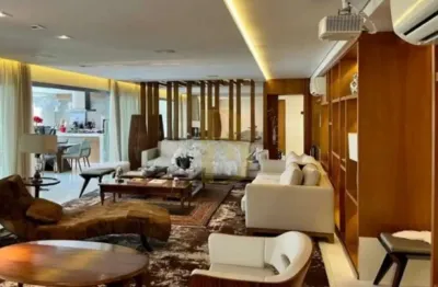 Apartamento á venda com 335m², 3 suítes e 4 vagas de garagem em moema