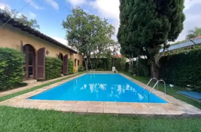 Casa com 530 m², 8 quartos sendo 4 suítes à venda no bairro morumbi.