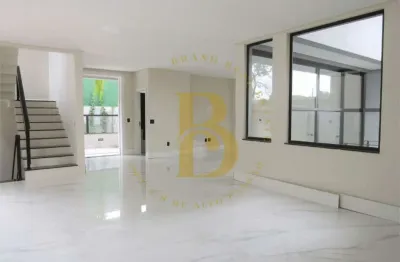 Casa moderna, em condomínio fechado, localizada no jardim dos estados.