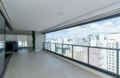 Apartamento em andar alto, localizado em condomínio cobiçado em moema.