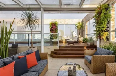 Primorosa cobertura com vista incrível, localizada em moema.