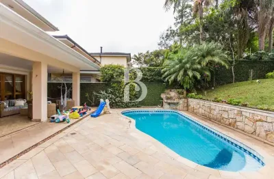 Casa com piscina privativa em condomínio fechado no alto da boa vista.
