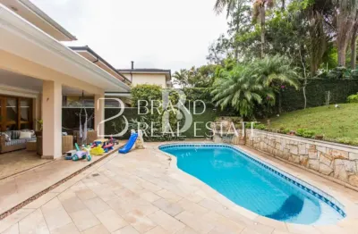 Casa á venda com piscina privativa em condomínio fechado no Alto da Boa Vista.