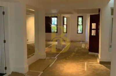 Casa de vila com 300 m², 5 quartos sendo 3 suítes à venda no bairro jardim paulistano.