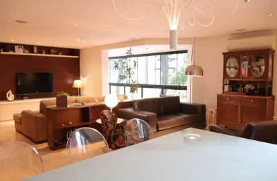 Apartamento com 172 m², 4 quartos sendo 4 suítes à venda no bairro moema pássaros.